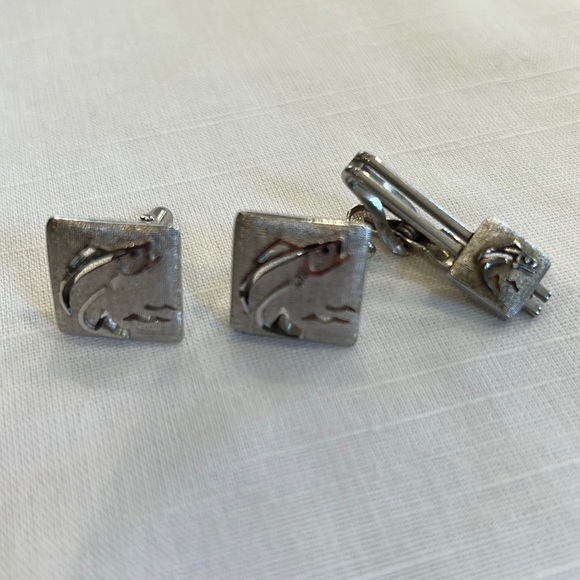 SWANK Other - Set of Cufflink and Tie Bar Silver Tone